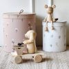 ⁦קופסת אחסון עגולה גדולה - גינת פרחים  Maileg⁩ – תמונה ⁦4⁩