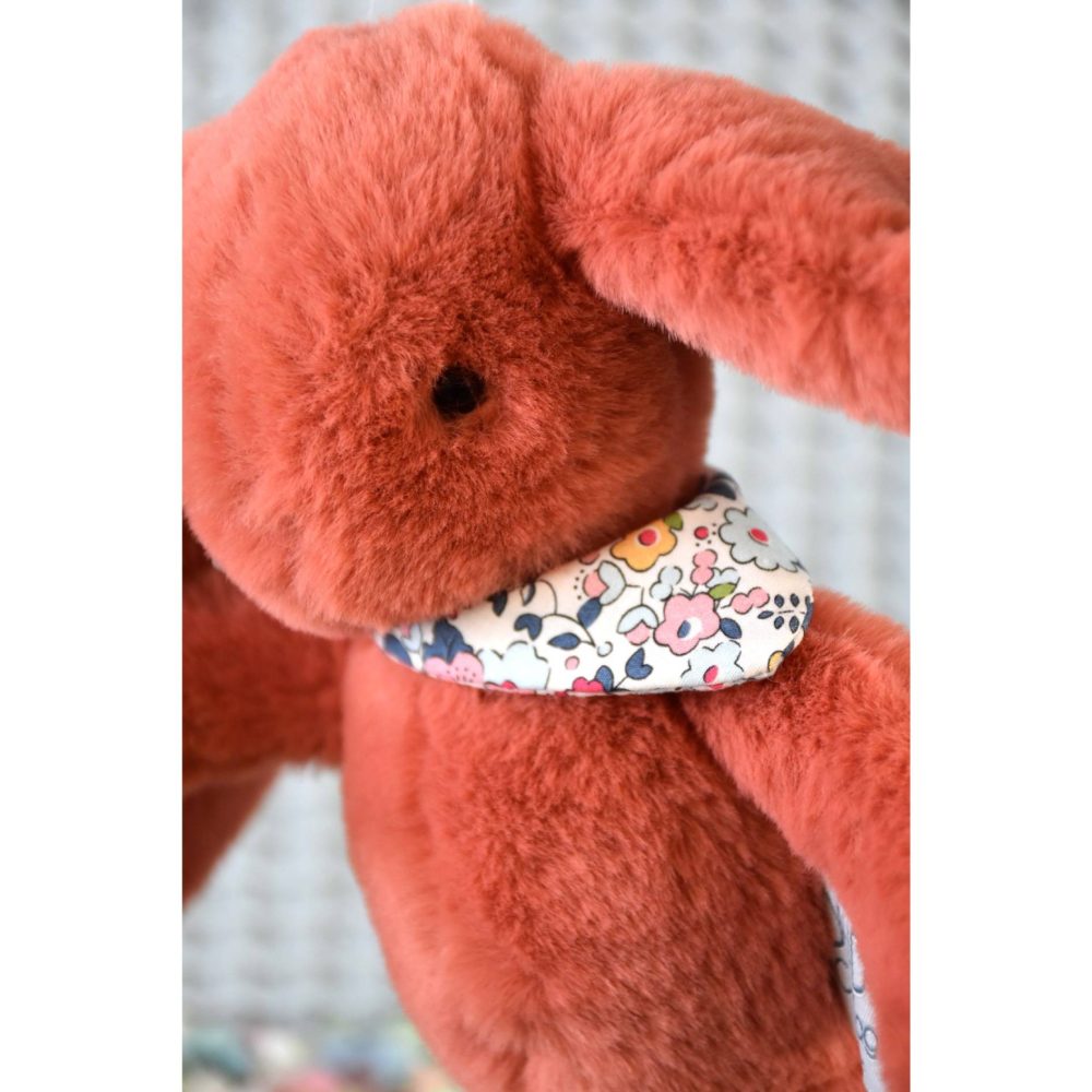 ⁦בובת ארנב פרחים - קורל - 25 ס"מ Doudou⁩ – תמונה ⁦3⁩