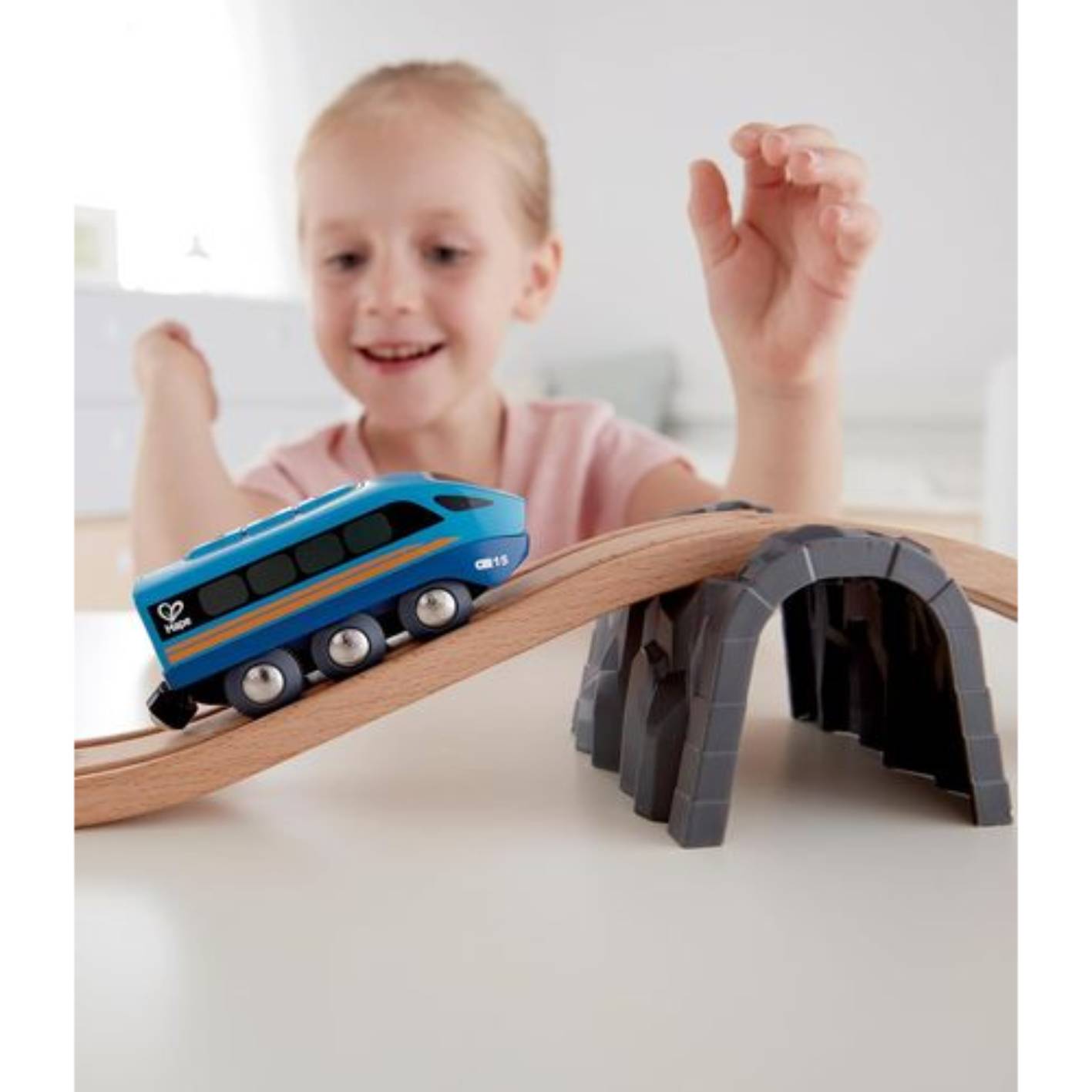 קטר עם שלט רחוק Hape – תמונה 4